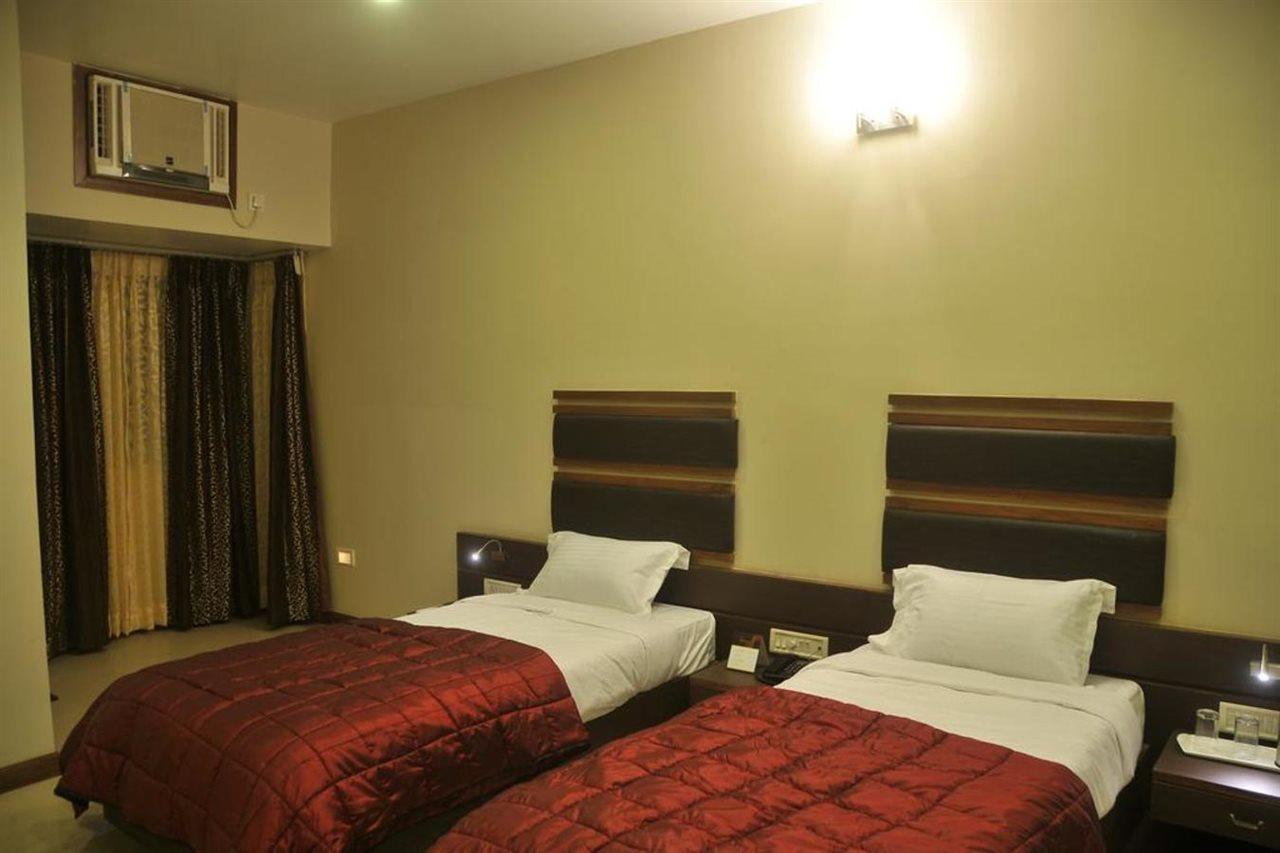 Jk Residency Kelakam Hotel Exterior photo